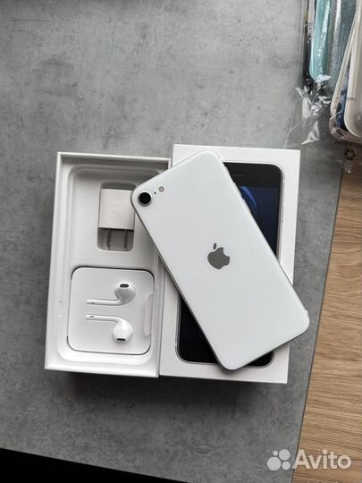 iPhone SE (2022), 64 ГБ