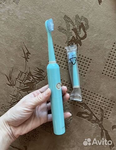 Электрическая зубная щетка
