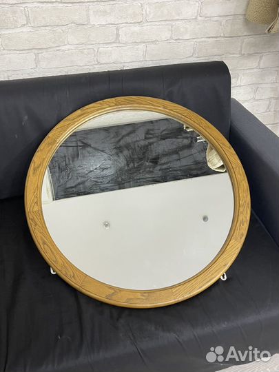 Зеркало настенное с деревянной рамой