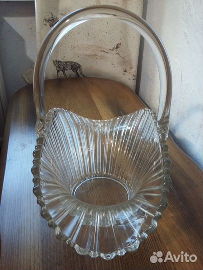 Огромная ваза корзинка с ручкой, стекло