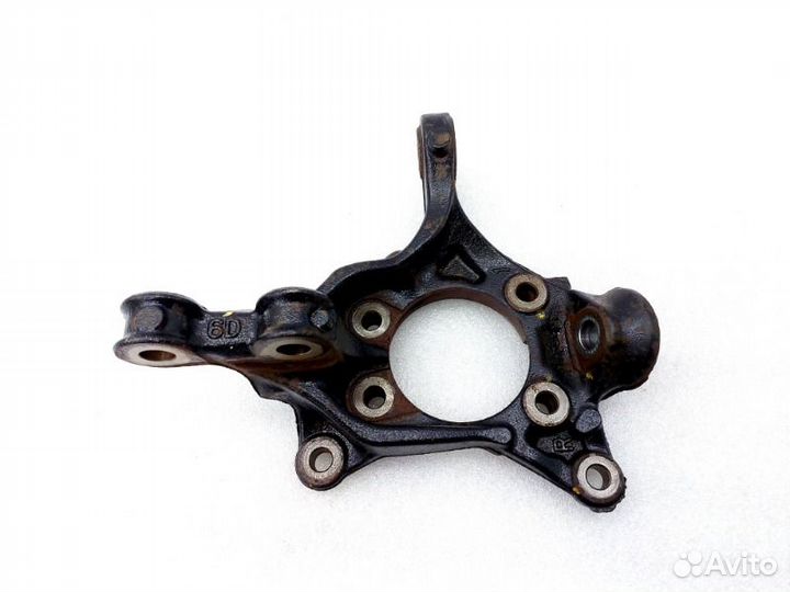 Кулак поворотный передний правый Toyota Camry XV70