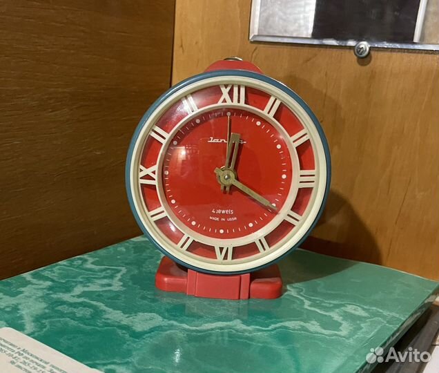 Настольные часы будильник Янтарь СССР