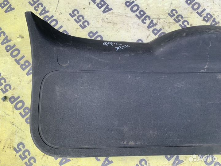 Обшивка двери багажника Ford Focus 2