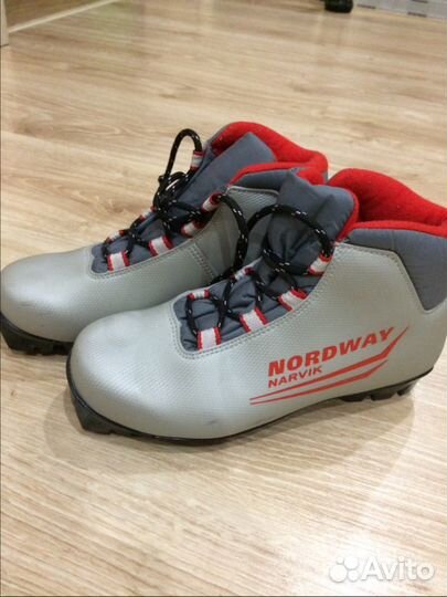 Лыжные ботинки 