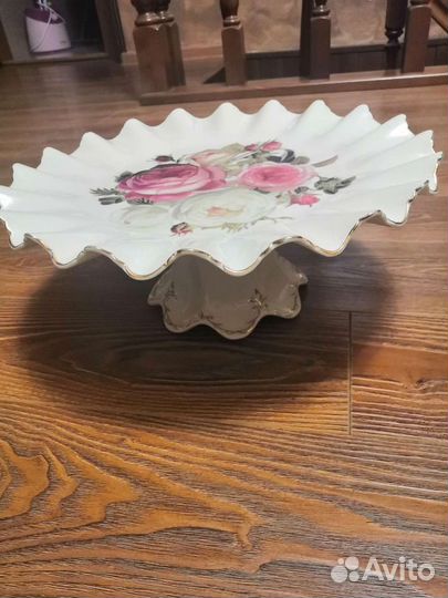 Тортница на ножке