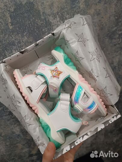 Сандалии для девочки 31 32 новые