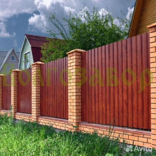 Забор из кирпича и профнастила в Суровикине
