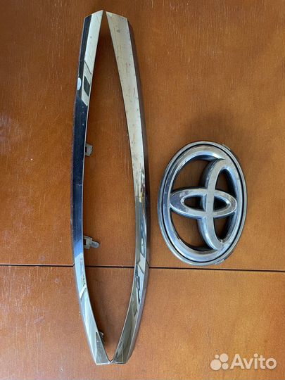 Эмблема toyota camry 50