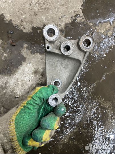 Кронштейн подушки двигателя хонда цивик 4Д