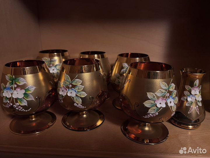 Богемское стекло с ручной лепкой