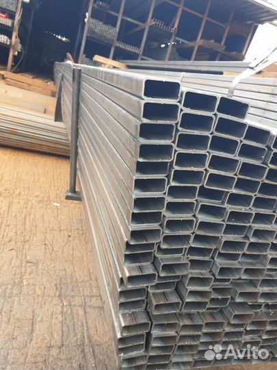 Профильная труба 40х20х3 мм