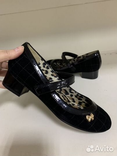 Туфли для девочки новые