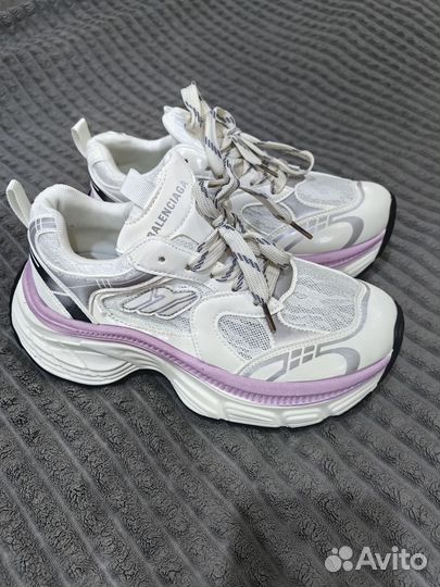 Кроссовки женские новые 39