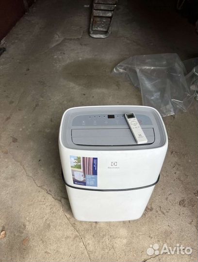 Мобильный кондиционер Electrolux eacm-11CL/N3