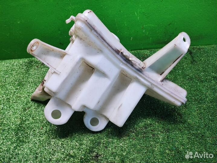 Бачок омывателя Toyota Auris E150 2009