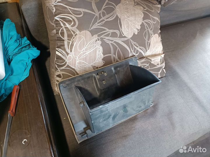 Крышка бардачка мазда mpv 2