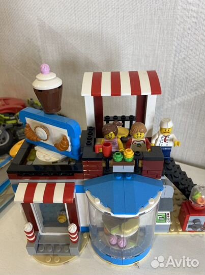 Lego creator 31077