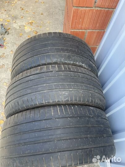 Pirelli P Zero 225/35 R20 и 255/30 R20 92Y