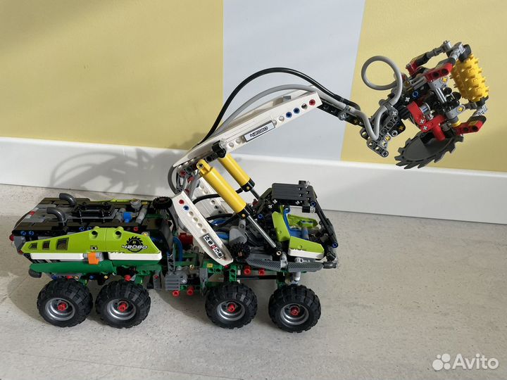 Lego technic 42080, лесозаготовит. машина