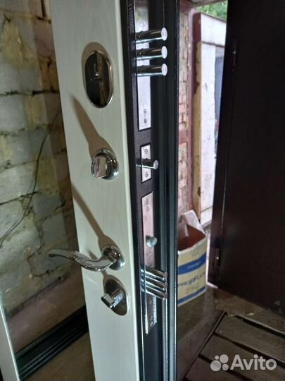 Дверь входная железная с зеркалам (Новые)