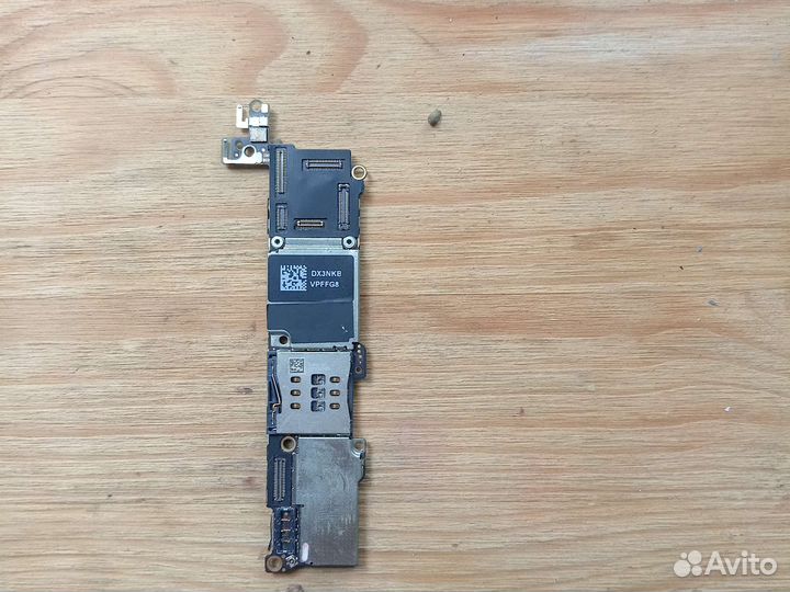 Материнская плата на iPhone 5 s