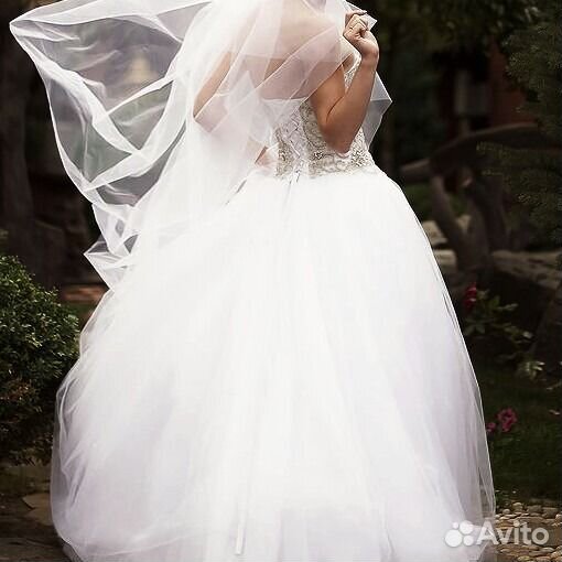 Свадебное платье со стразами на корсете