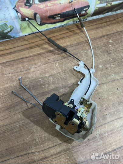 Замок двери перед левой Крайслер Пацифика CS