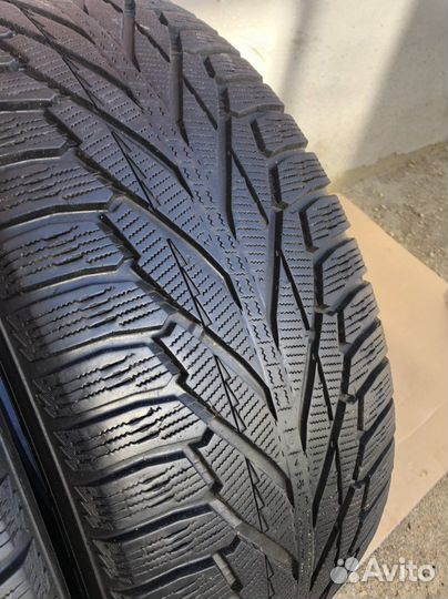Nokian Tyres Hakkapeliitta R2 SUV 285/60 R18 116R