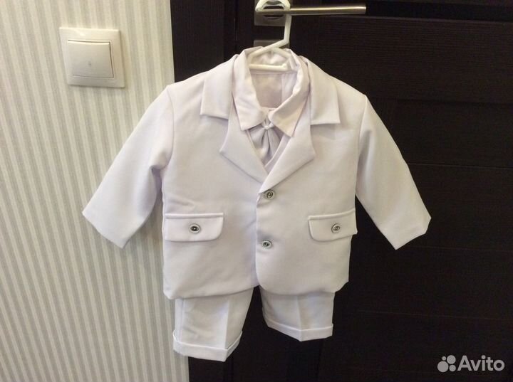 Продам костюм брючный на мальчика белый