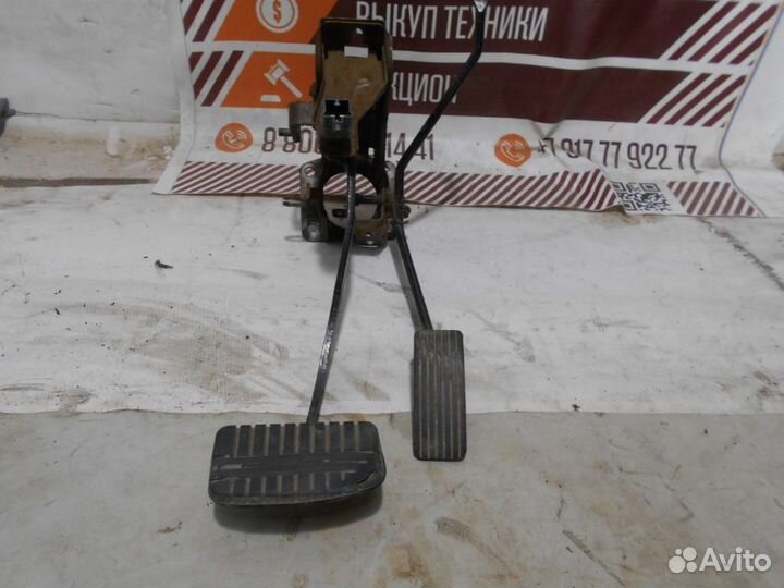 Педаль тормоза и газа Mitsubishi Galant 8