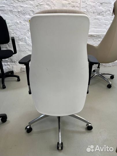Кресло офисное Мальта бежевый ткань