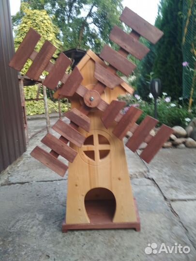 Мельница из массива дерева для сада