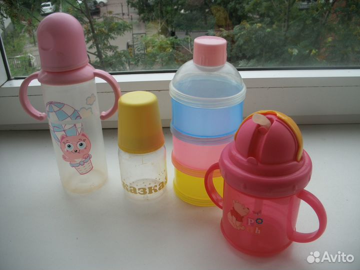 Поильник,контейнер из 3-х ярусов,вилочка,бутылочки