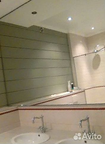 Большое зеркало с подсветкой