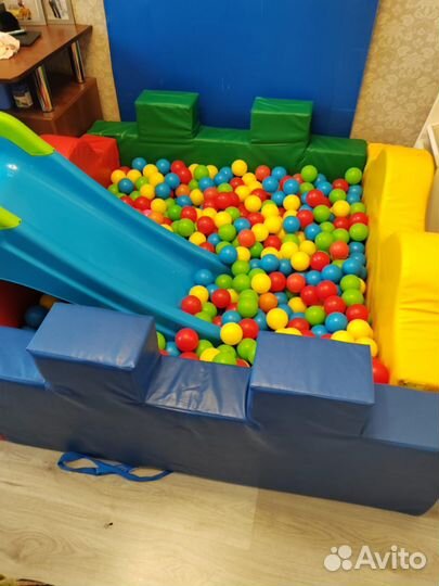 Сухой бассейн с шариками и горкой