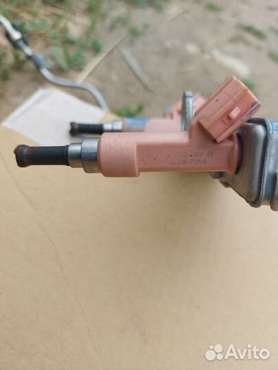 Топливная рампа Toyota RAV4 2010-2022 форсунка