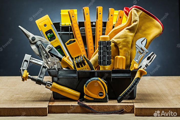 Мастер универсал со своим инструментом