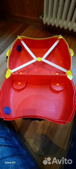 Чемодан на колесиках детский