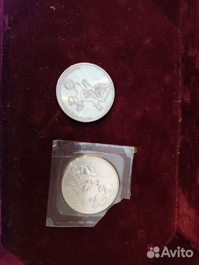 Монеты Олимпийских игр в Сочи 2014 и FIFA 2018