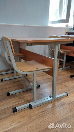 Школьная парта и стул
