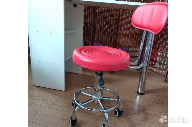 Стул для мастера педикюра, косметолога