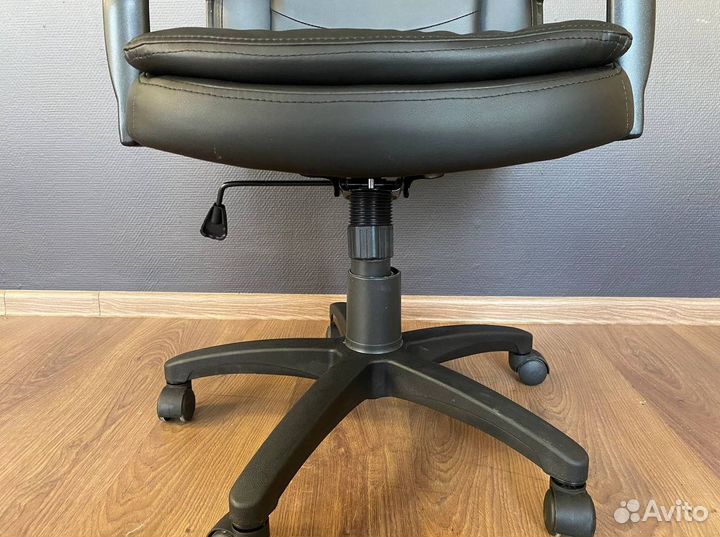Офисное кресло новое