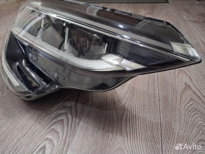 Правая фара на Рено Аркана 2021