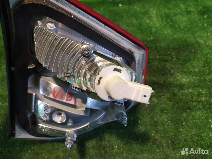 Фонарь задний внутренний правый Citroen C4 Picass