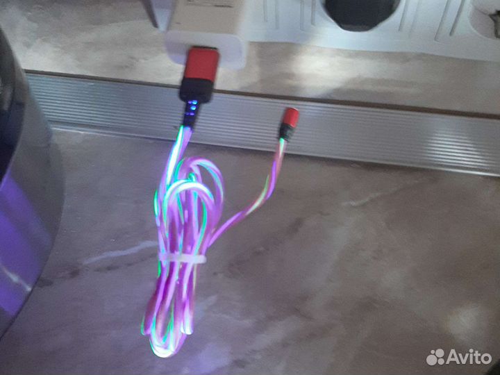 Магнитное зарядное со светящимся проводом