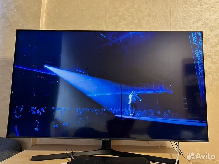Телевизор Samsung AU7500/ 55(диагональ 138 см)