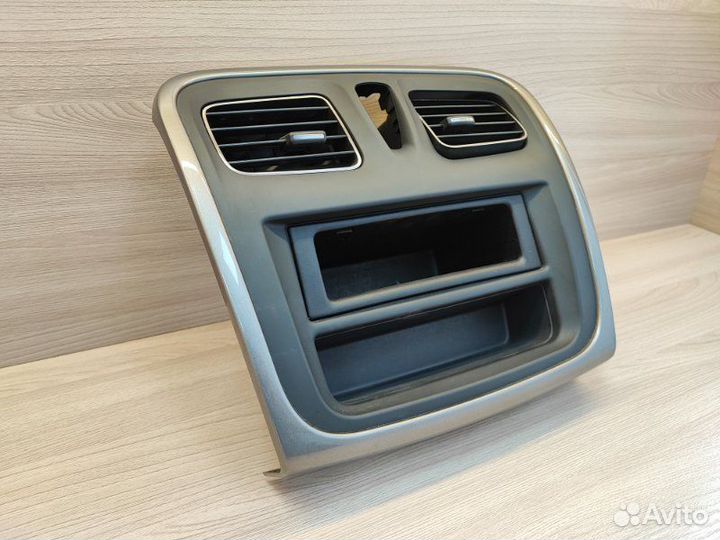 Рамка магнитолы Renault Logan