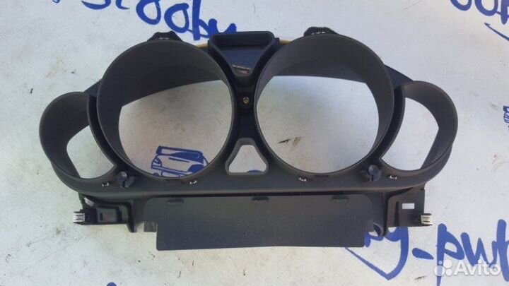 Накладка торпеды передняя правая Nissan Fuga Y50