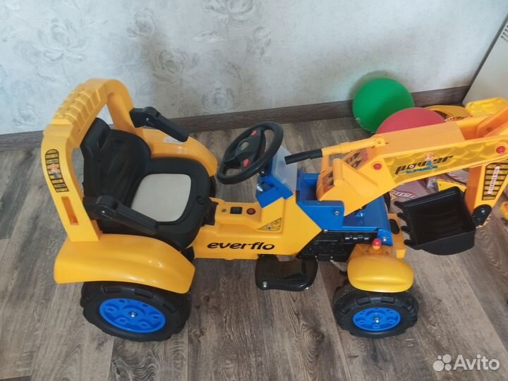 Детский электромобиль экскаватор