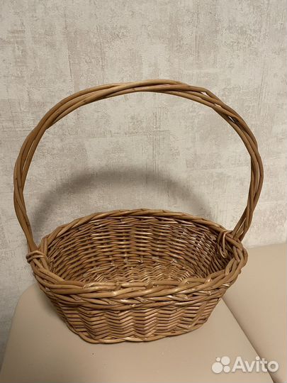 Корзина плетеная из лозы ивы маленькая